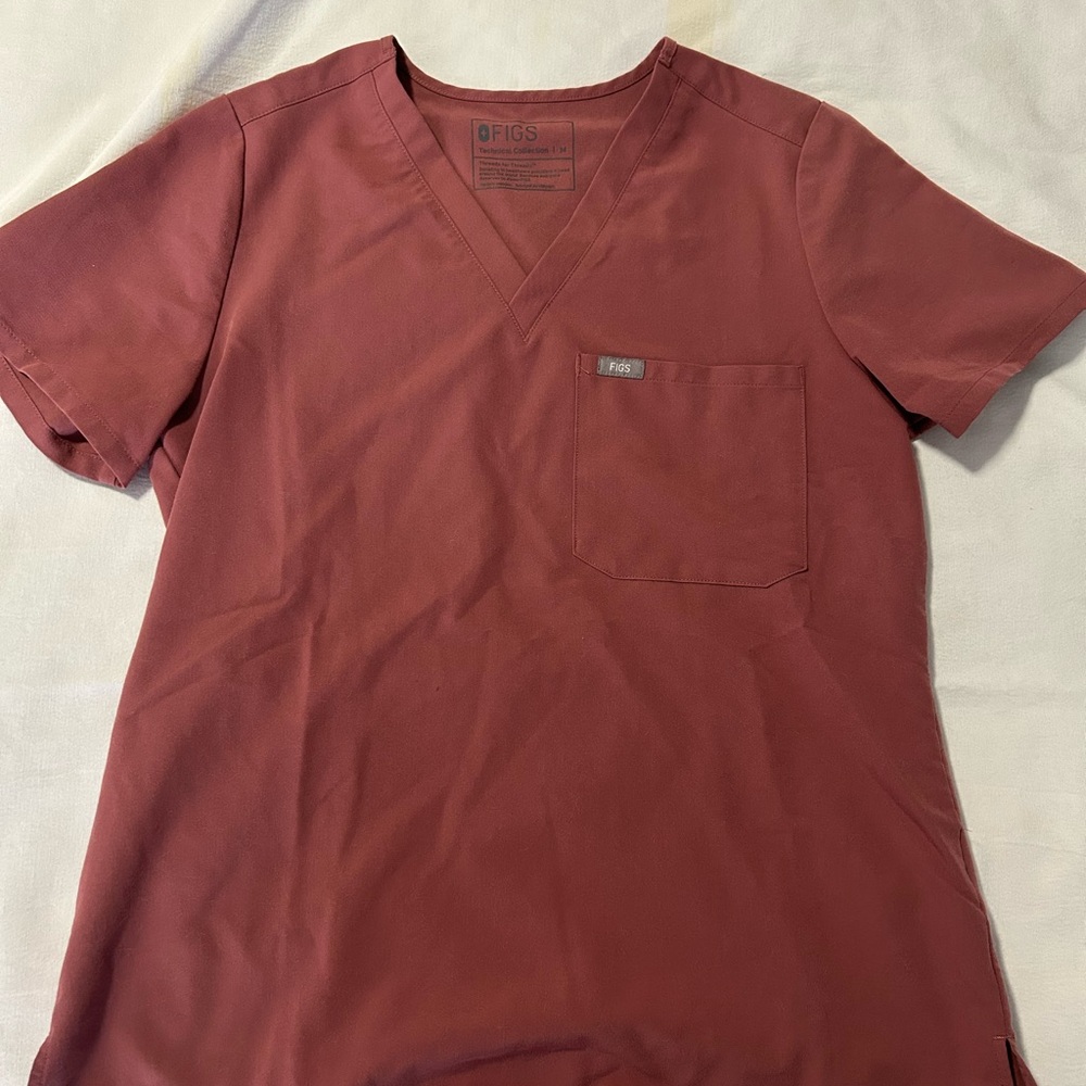 Figs Red Short Sleeve Tee V-Neck Shirt and Skinny Pants Set